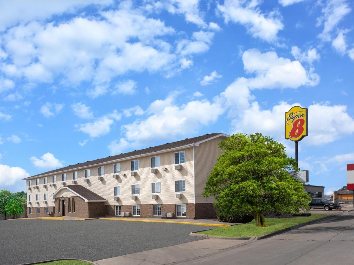 Super 8 By Wyndham Clinton Ξενοδοχείο Εξωτερικό φωτογραφία